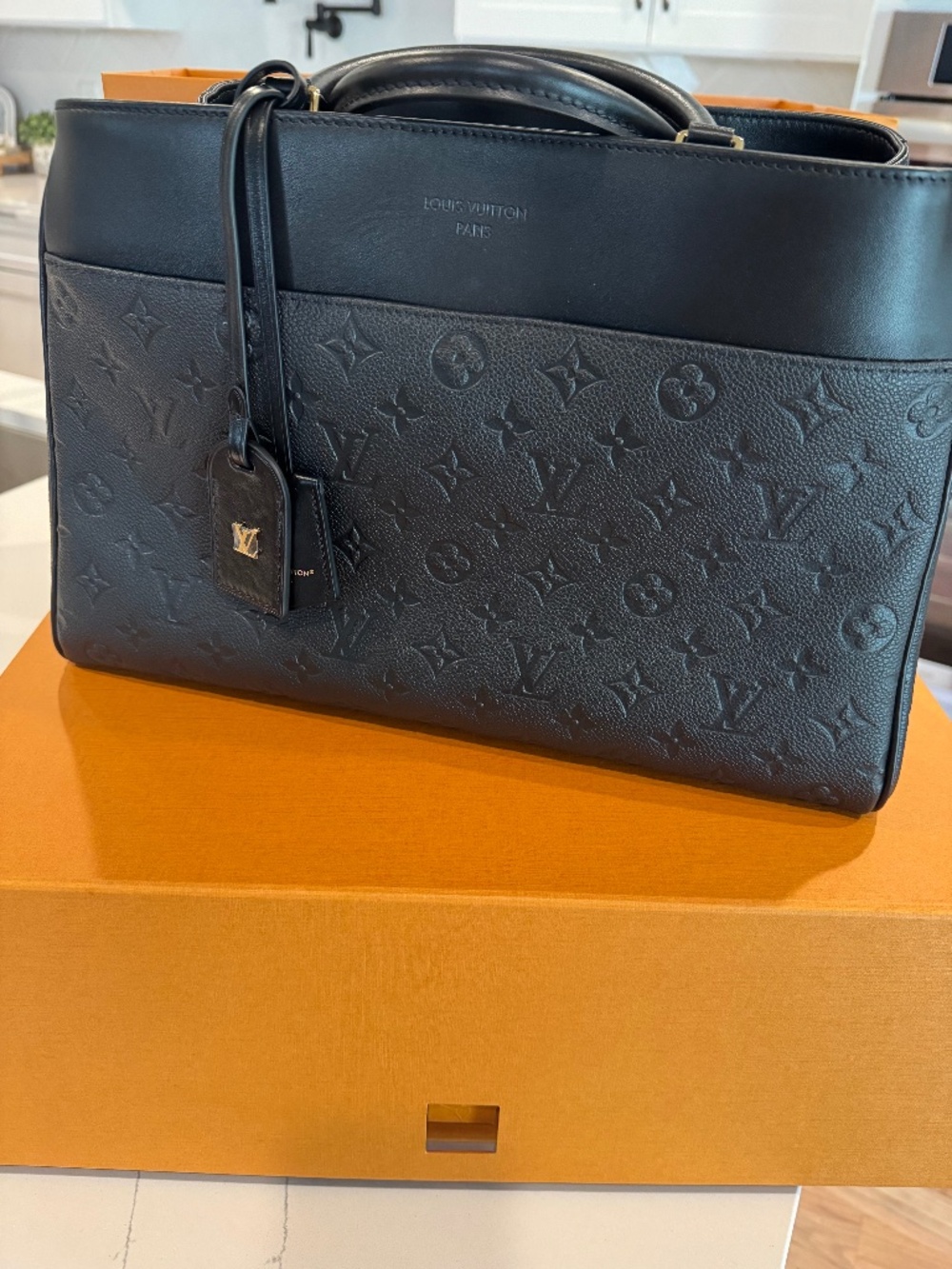 Louis Vuitton Avenue MM Handbag